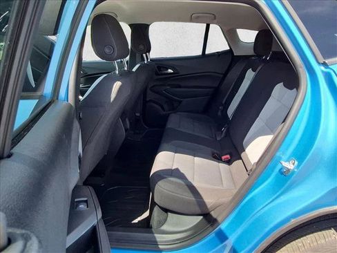Used 2025 Chevrolet Trax LS w/ LS Convenience Package FWD image 24