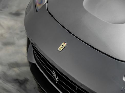 Used 2018 Ferrari GTC4Lusso AWD/4WD image 37