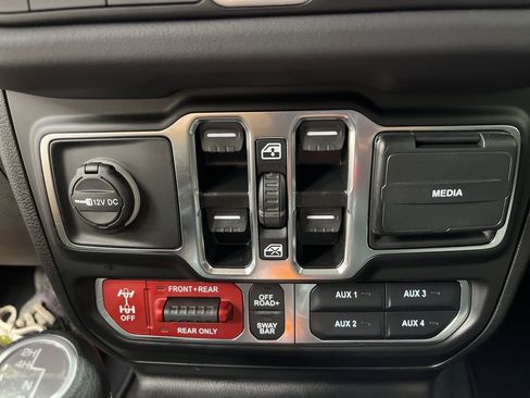 New 2025 Jeep Wrangler Unlimited Rubicon w/ Safety Group image 18