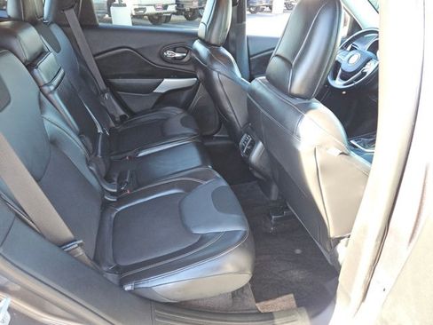 Used 2018 Jeep Cherokee Latitude Plus image 19