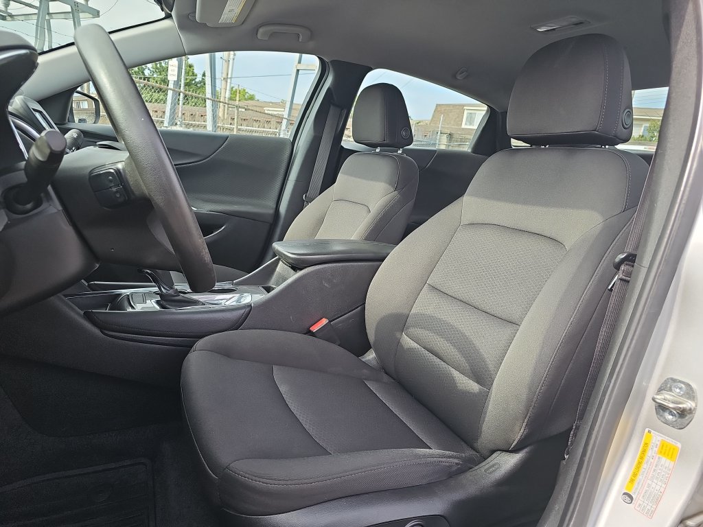 Used 2018 Chevrolet Malibu LT FWD image 14