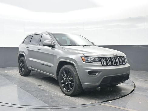 Used 2021 Jeep Grand Cherokee Laredo X image 9
