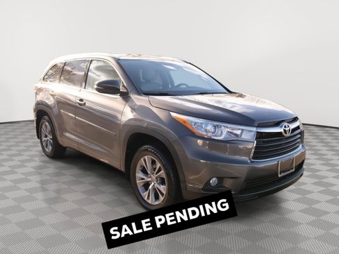 Used 2015 Toyota Highlander XLE image 1