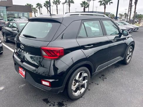 Certified 2023 Hyundai Venue SEL FWD image 4