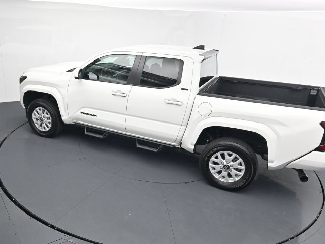 Used 2024 Toyota Tacoma SR5 AWD/4WD image 30