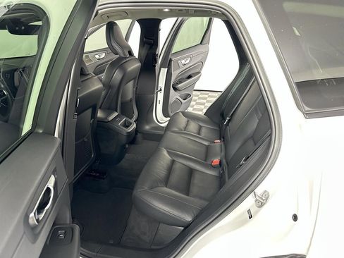 Used 2023 Volvo XC60 B5 Plus image 31