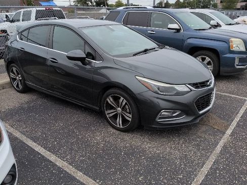 Used 2017 Chevrolet Cruze LT w/ Sun And Sound Package FWD image 4