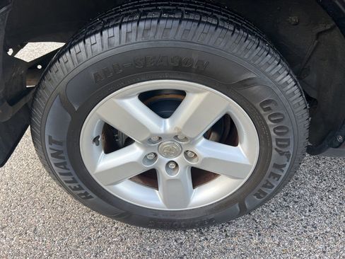 Used 2005 Toyota RAV4 4WD image 16