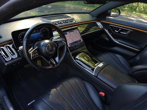 Used 2023 Mercedes-Benz S 500 4MATIC image 2
