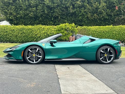 Used 2024 Ferrari SF90 Spider AWD/4WD image 2