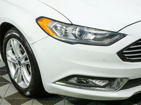 Used 2018 Ford Fusion SE FWD image 32
