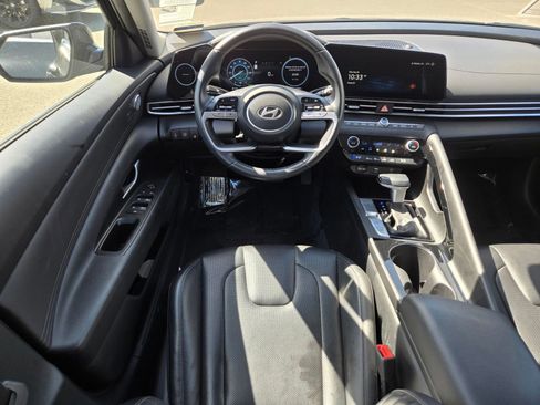 Used 2025 Hyundai Elantra Limited FWD image 17