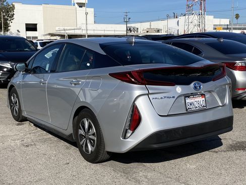 Used 2017 Toyota Prius Prime Premium w/ Preferred Accessory Package FWD image 10