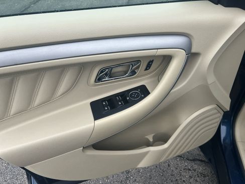 Used 2016 Ford Taurus SE image 9