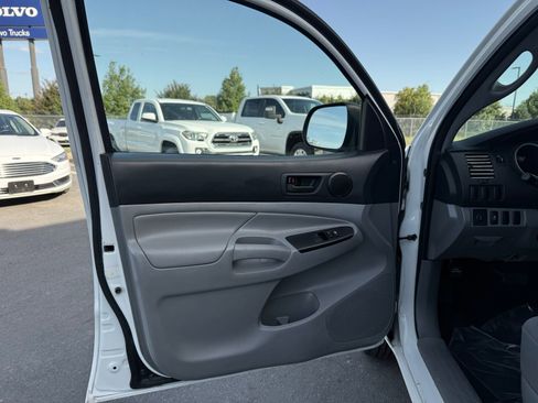 Used 2015 Toyota Tacoma 2WD Access Cab image 10