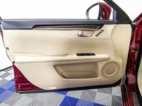 Used 2013 Lexus ES 350 350 w/ Luxury Pkg image 12