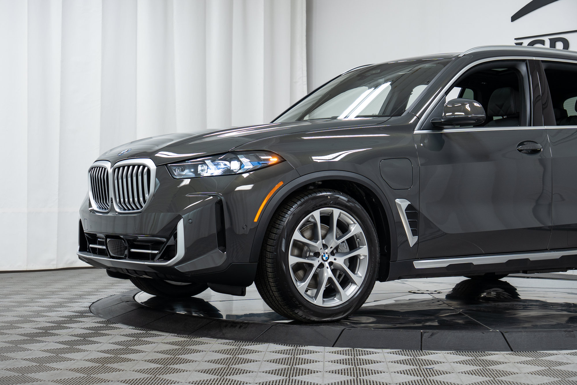 Used 2026 BMW X5 xDrive50e AWD/4WD image 28