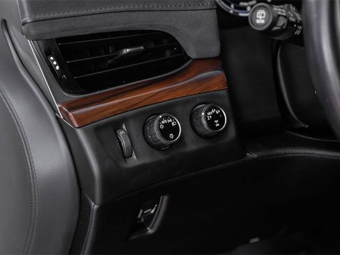 Used 2020 Cadillac Escalade Premium Luxury image 30