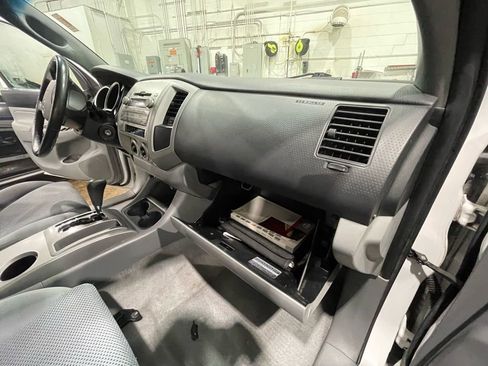 Used 2011 Toyota Tacoma 4x4 Double Cab w/ TRD Sport Pkg image 12