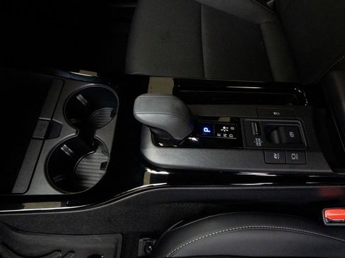 Used 2024 Toyota Prius XLE AWD/4WD image 10