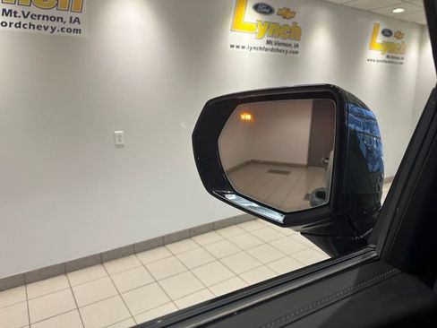 Used 2025 Chevrolet Suburban Z71 w/ Comfort Package image 14