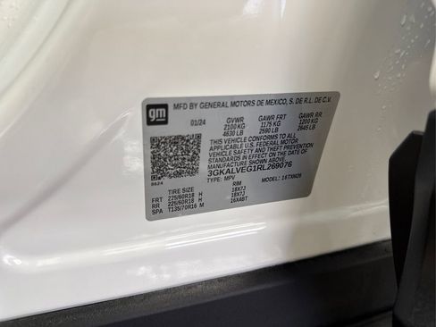 Used 2024 GMC Terrain SLT image 17