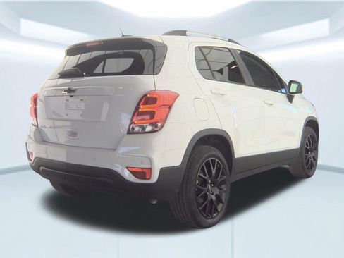 Used 2022 Chevrolet Trax LT w/ Driver Confidence Package image 2