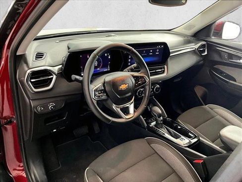 Used 2024 Chevrolet TrailBlazer LT w/ Convenience Package FWD image 14