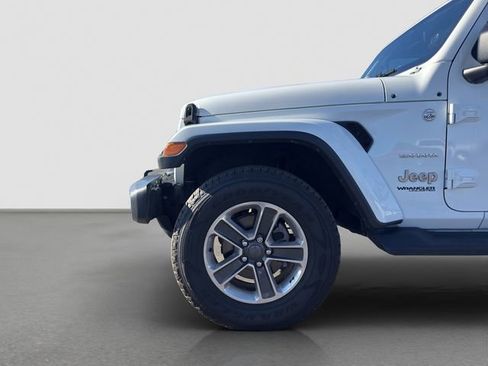 Used 2018 Jeep Wrangler Unlimited Sahara w/ Uconnect 4C Nav & Sound Group image 20