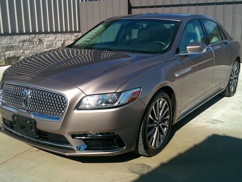 Used 2019 Lincoln Continental Select image 5