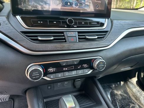 Used 2025 Nissan Altima 2.5 SV w/ SV Premium Package FWD image 27