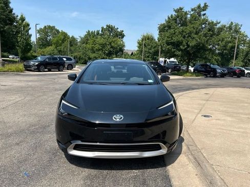 Used 2025 Toyota Prius Plug-In Hybrid FWD image 2
