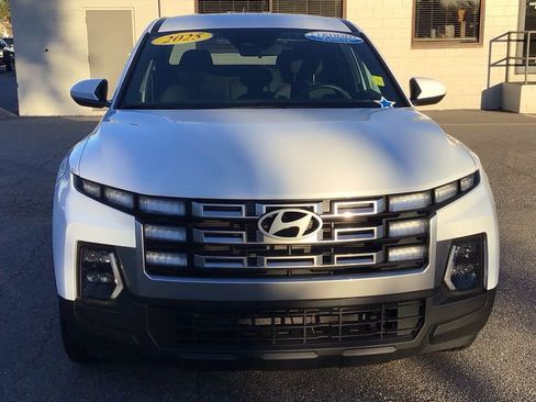 Used 2025 Hyundai Santa Cruz SE image 2