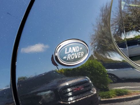 Used 2019 Land Rover Discovery HSE image 8