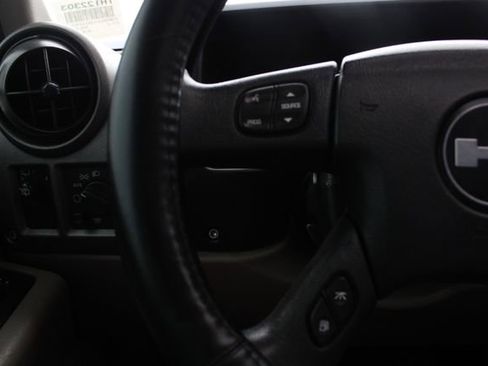 Used 2004 HUMMER H2 w/ Preferred Equipment Group image 13