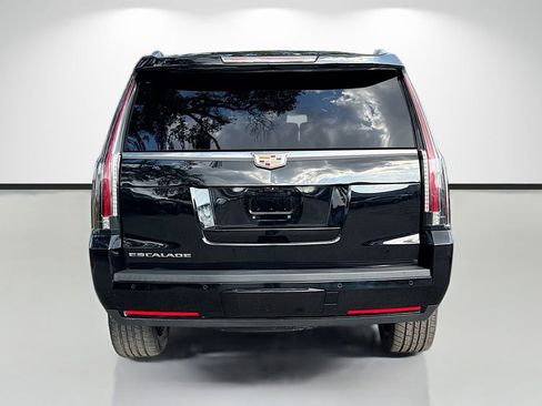 Used 2019 Cadillac Escalade Premium Luxury image 4