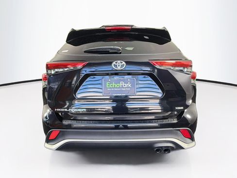 Used 2022 Toyota Highlander XSE FWD image 7