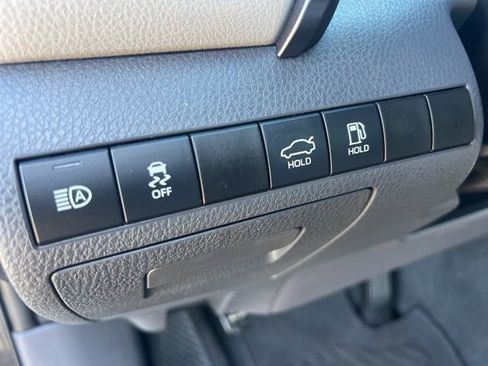 Used 2019 Toyota Camry SE w/ Carpet Mat Package image 30