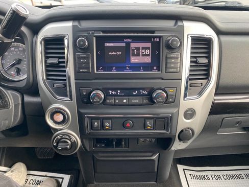 Used 2019 Nissan Titan SV w/ SV Convenience Package image 15