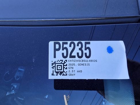 Used 2025 Genesis G70 2.5T image 13