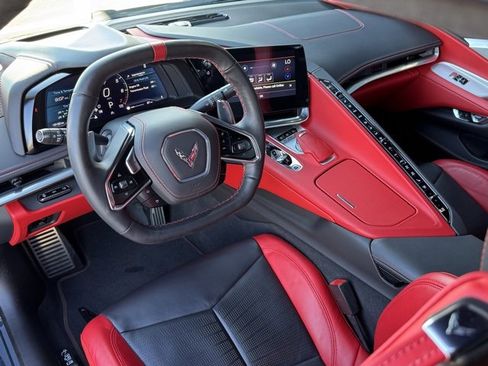 Used 2021 Chevrolet Corvette Stingray Premium Conv w/ Z51 Performance Package image 4