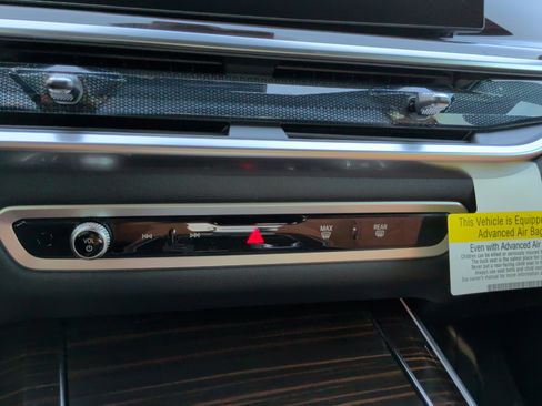 Used 2026 BMW X5 xDrive40i w/ Climate Comfort Package image 19