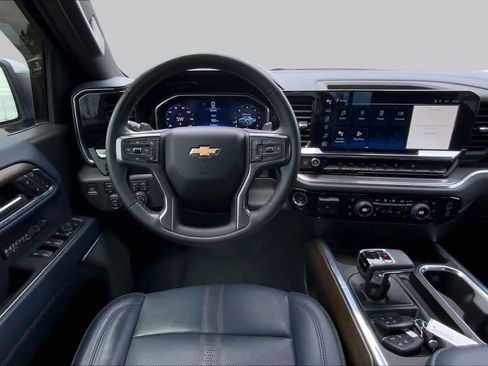 Used 2023 Chevrolet Silverado 1500 High Country w/ High Country Premium Package AWD/4WD image 6