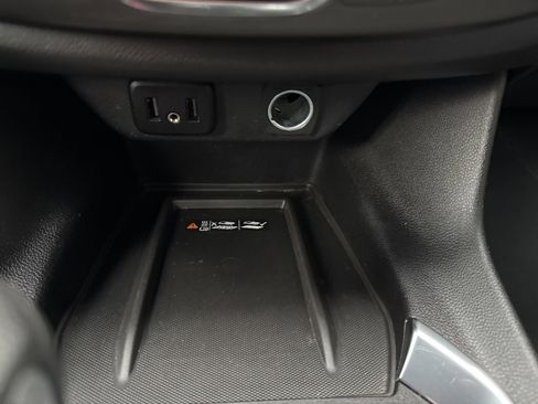 Used 2023 Chevrolet Traverse LT w/ Rear Camera Mirror Package image 28