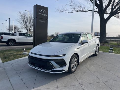New 2026 Hyundai Sonata SE image 1