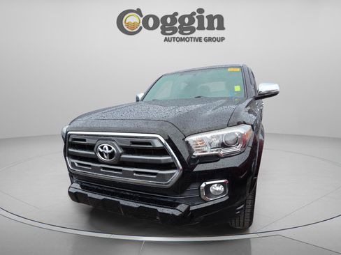 Used 2016 Toyota Tacoma Limited image 2