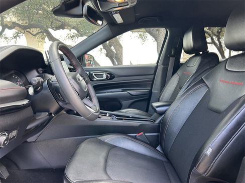 Used 2024 Jeep Compass Trailhawk image 14