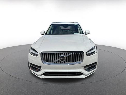 Used 2025 Volvo XC90 B5 Core AWD/4WD image 3