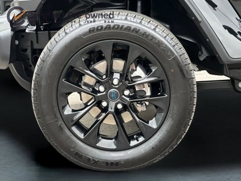 Certified 2025 Jeep Wrangler Unlimited Sahara w/ Safety Group AWD/4WD image 26