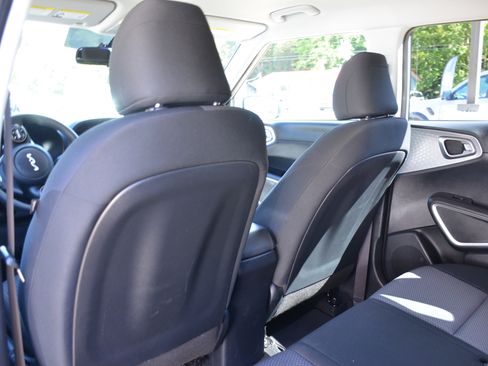 Used 2025 Kia Soul LX w/ LX Technology Package FWD image 38